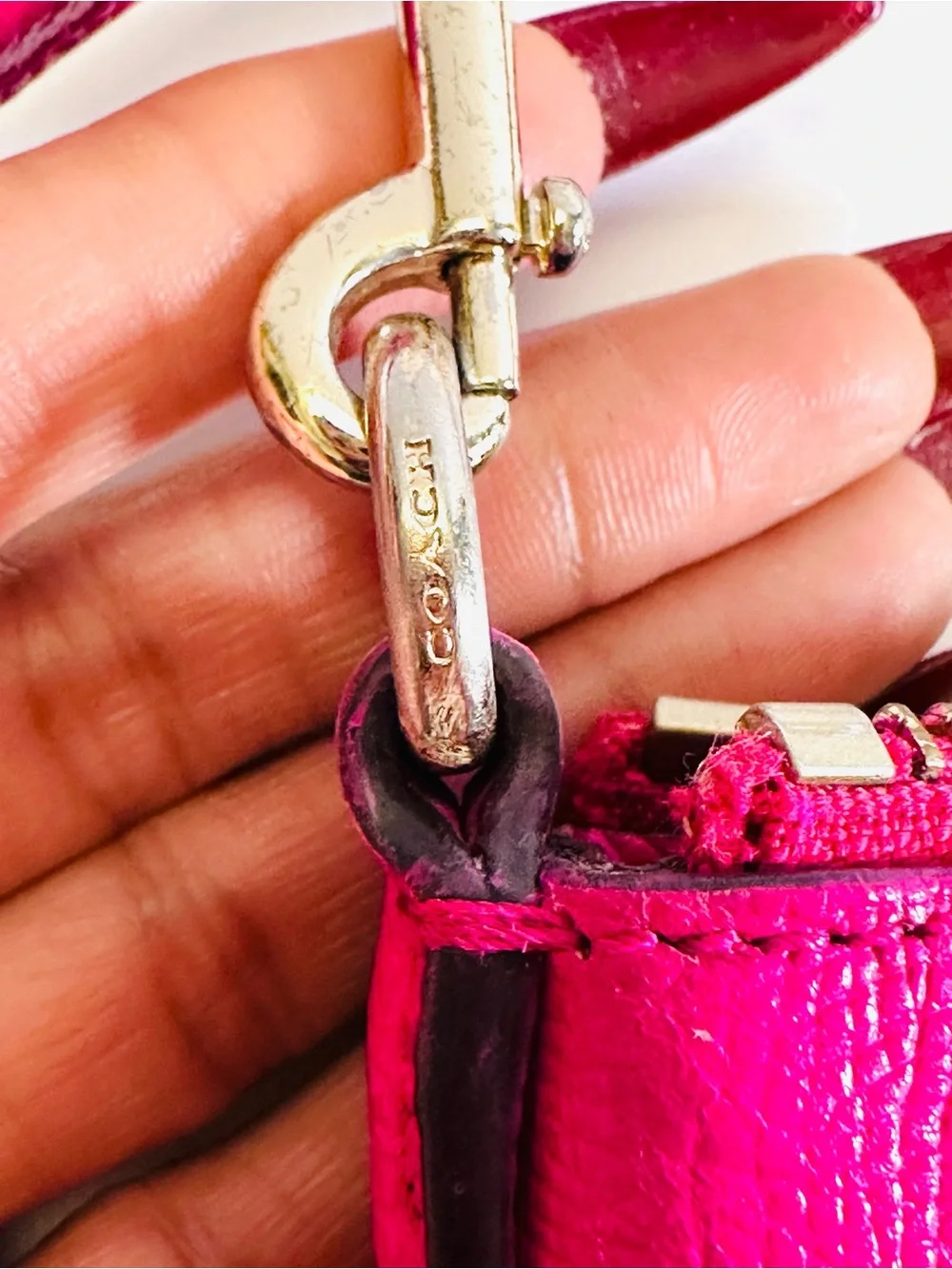 💖 COACH KITT MESSENGER CROSSBODY — BOLD PINK & CLASSIC COACH STYLE! 💖PREOWNED